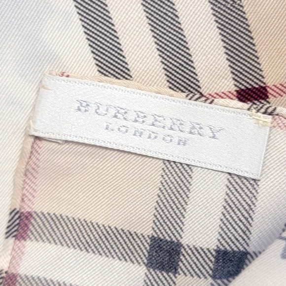 ⭐BURBERRY Burberry Square Silk Neckerchief 18” X 18” Walking The Dog. Novacheck - Picture 6 of 8